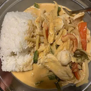 The best red curry with chicken in Pittsburgh, searched long and hard