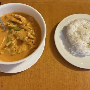Red curry with chicken (and cute  rice)