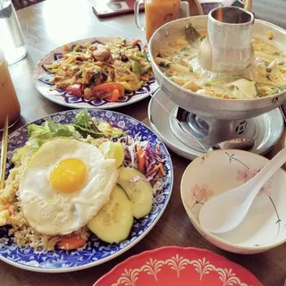 Fried Rice Tom Yum Squid and Fresh Water Big Head Prawns
