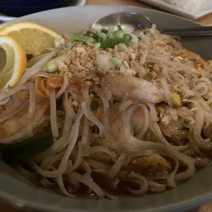 Shrimp pad Thai