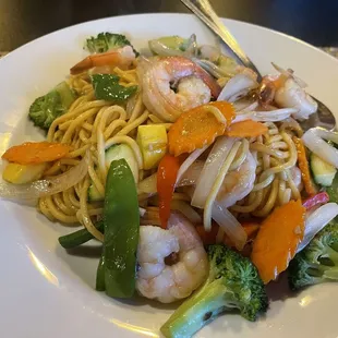 Stir fry shrimp with vegetables and Egg Noodles- awesome!