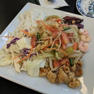 Tum Tard Hiso (papaya salad platter)