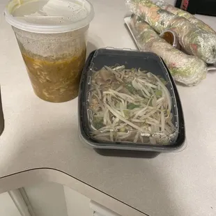 Drunken noodles, yellow, curry, spring rolls