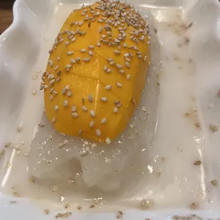 Mango with Sticky Rice 8/10 great fresh sweet dessert