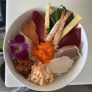 Chirashi bowl