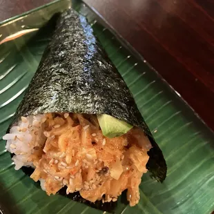 Spicy scallop hand roll