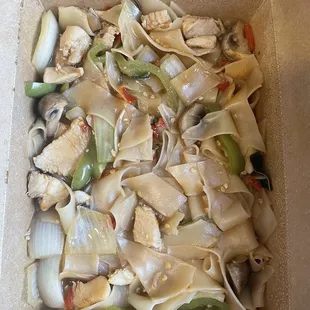 Drunken noodles with chicken
