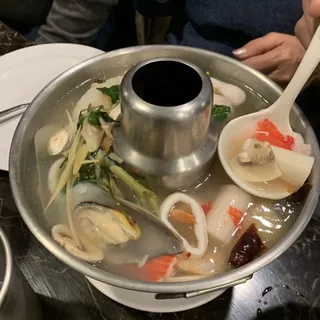 SU6. Large Spicy Seafood Soup