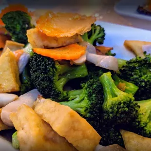 broccoli, mushrooms, and tofu