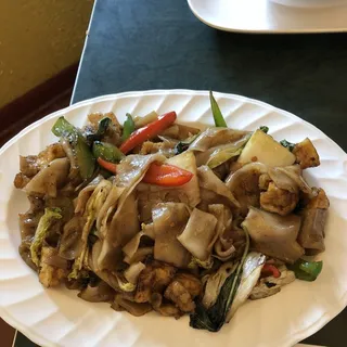 Pad Kee Mao Dinner