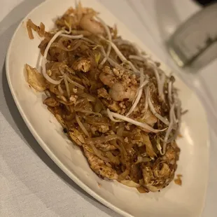 Pad Thai with shrimp and chicken (hot)