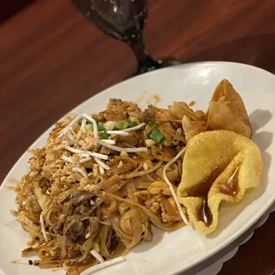 Pad Thai Tradition Garlic Shrimp HOT