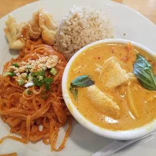 Chicken Red Curry (lunch combo #2) for $9.95.