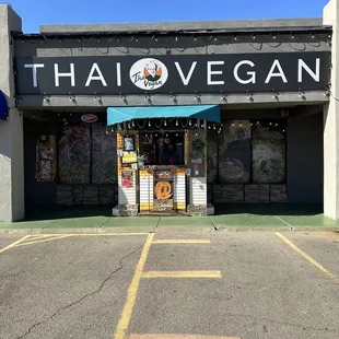 Facing the restaurant from Osuna.