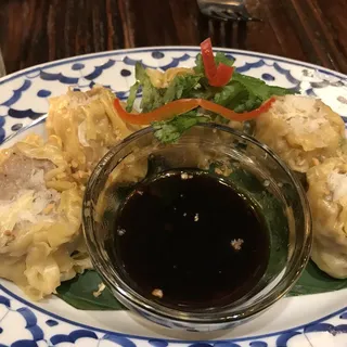Kha Nom Jeeb (Steamed Dumpling)