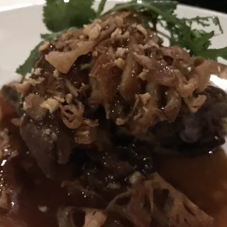 Kaeng Neur Lamyai Bai Chapoo
