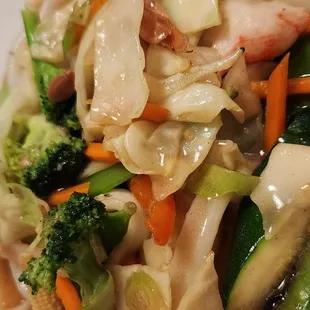 Seafood with brown sauce