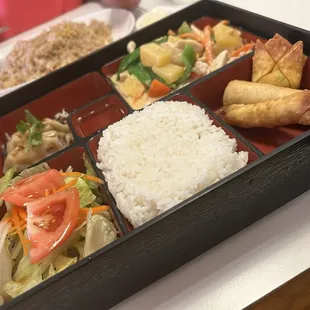 Pineapple Panang Curry Bento Box (pineapple , bell pepper, carrot, snow pea)