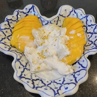 Sweet Sticky Rice with Fresh Mango