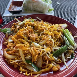Fresh Spring Roll &amp;  Pad Thai w chicken...YUM!!
