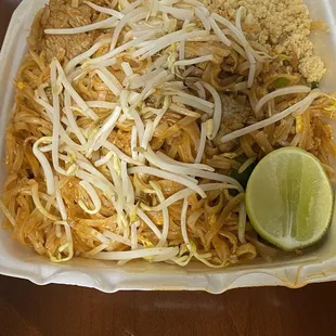 Beef pad thai
