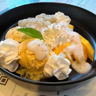 Mango Ice cream with coconut sticky rice