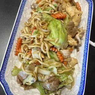 Combo meat chow mein