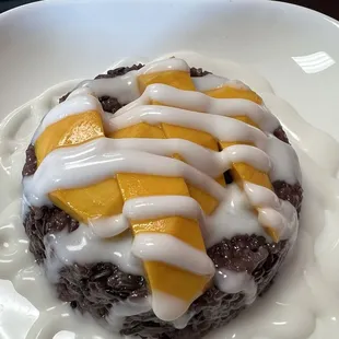 Purple sticky rice with mango