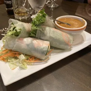 Fresh rolls with amazing peanut sauce