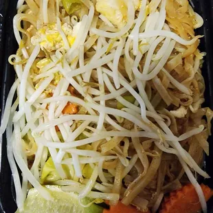 Pad Thai with veggies and no peanuts.