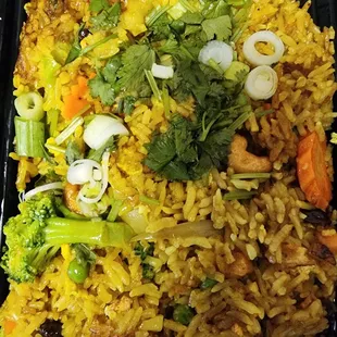 Pineapple fried rice with veggies.