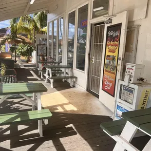 Thai Zapp 2 has air-conditioned indoor and outdoor seating.