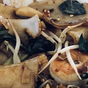 The wrong dish that I didn't not order!! There's supposed to be an egg in Pad Si Ew.