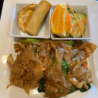 L3. Pad See-Eew Lunch Special