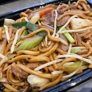 BASIL CHOW MEIN
