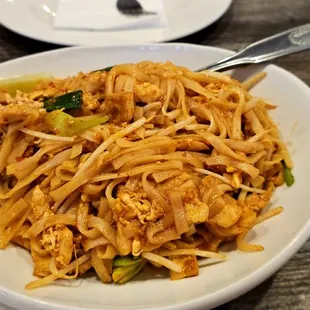 Sweet and soggy chicken pad thai