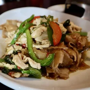 Thai noodles with chicken.