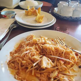 CHICKEN PAD THAI