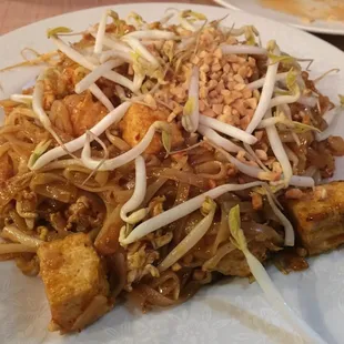 Pad thai with tofu