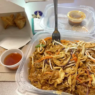 Chicken pad thai medium heat, crab Rangoon and peanut sauce