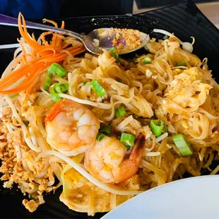 4/23/23 Pad Thai w/ shrimp &amp; chicken