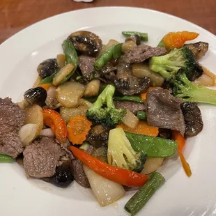 Beef with sautéed vegetables