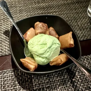 Green tea ice cream and fried bananas