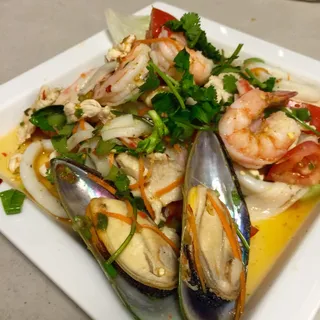 S-7. FISHERMAN SALAD (YUM TALAY)