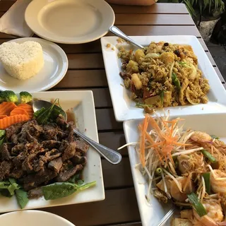 R-3. PINEAPPLE FRIED RICE (V)