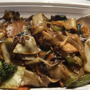 Drunken noodles with tofu -medium heat