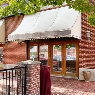 the entrance to the restaurant