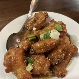 Chicken wings with chilli garlic sauce