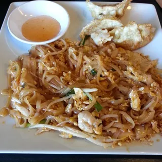 1. Pad Thai Chicken Lunch Special
