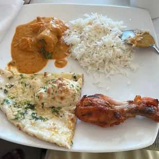 Chicken tikka masala , rice , garlic naan bread